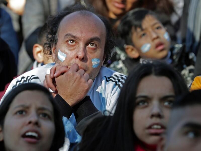 Fans of Argentina watch the FIFA World Cup Russia 2018 match between Argentina and Iceland on a large screen at San Martin square in Buenos Aires on June 16, 2018. 
ALEJANDRO PAGNI / AFP