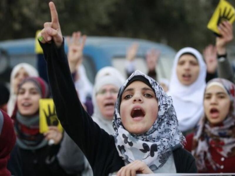 Jordanian women shout slogans as they protest in Amman on January 25, 2014. (AFP/ Khalil Mazraawi)