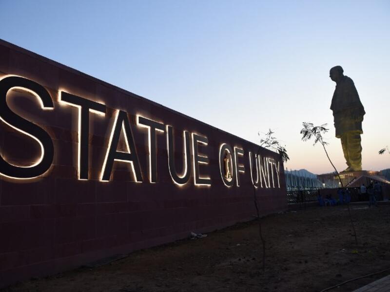 The "Statue Of Unity", the world's tallest statue dedicated to Indian independence leader Sardar Vallabhbhai Patel, stands overlooking the Sardar Sarovar Dam near Vadodara in India. (SAM PANTHAKY / AFP)