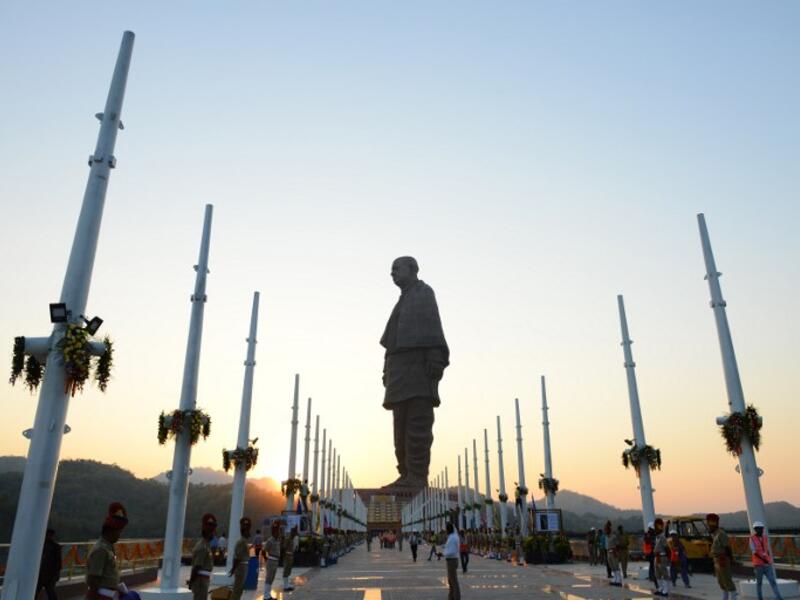 Indian policemen stand guard near the "Statue Of Unity". (SAM PANTHAKY / AFP)