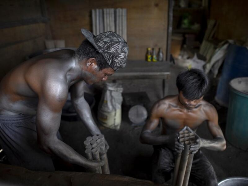 Workers covered with gunpowder material make fireworks for New Year celebrations in Bocaue, Bulacan, north of Manila on December 26, 2018. 
Noel CELIS / AFP