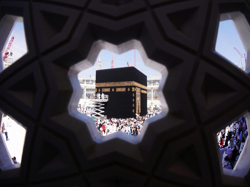 Muslims are doing tawaf around the Kaaba in Masjidil Haram in Makkah, Saudi Arabia (Shutterstock/File Photo)
