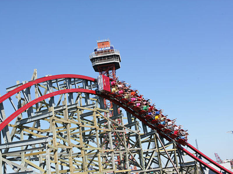 US theme park giant Six Flags has signed a deal to build amusement parks in Saudi Arabia, with the hopes of encouraging Saudis to spend more money at home. (File photo)