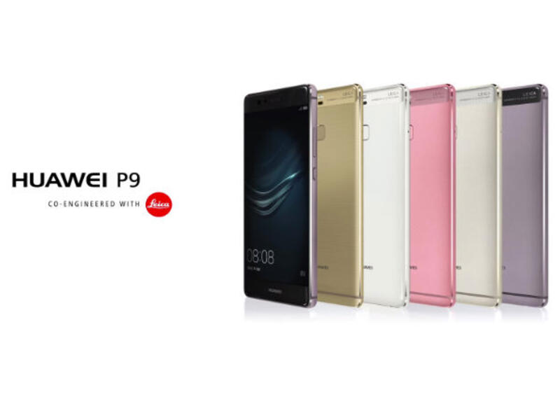 The P9's dual-lens camera allows photography in colour and black and white. (Gizbot)