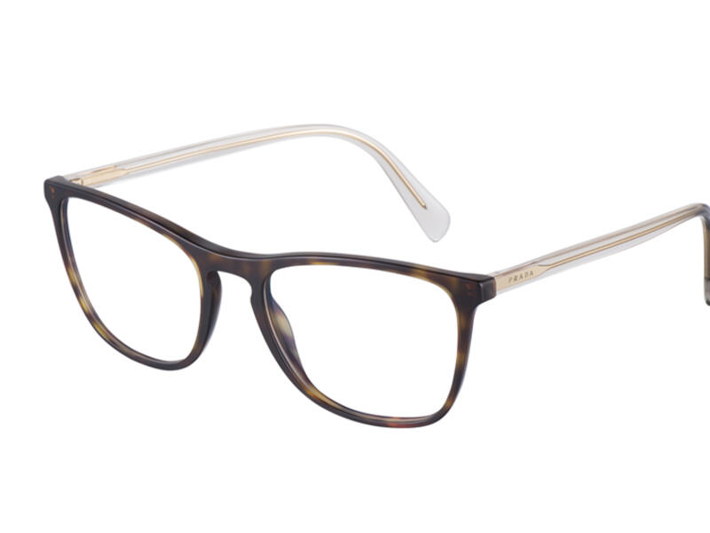 A minimalist aesthetic infuses the new creation: the front’s squared silhouette is enhanced by the refined appeal of the keyhole bridge, while the linear temples bear the brand’s lettering logo. The palette explores classic shades of Black, Matte Black, and Tortoise, accompanied by striped versions of Charcoal + White, and Charcoal + Blue.