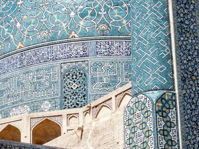 The Imam Mosque ‘s construction began in 1611, and its splendor is mainly due to the beauty of its seven-colour mosaic tiles and calligraphic inscriptions (Twitter)