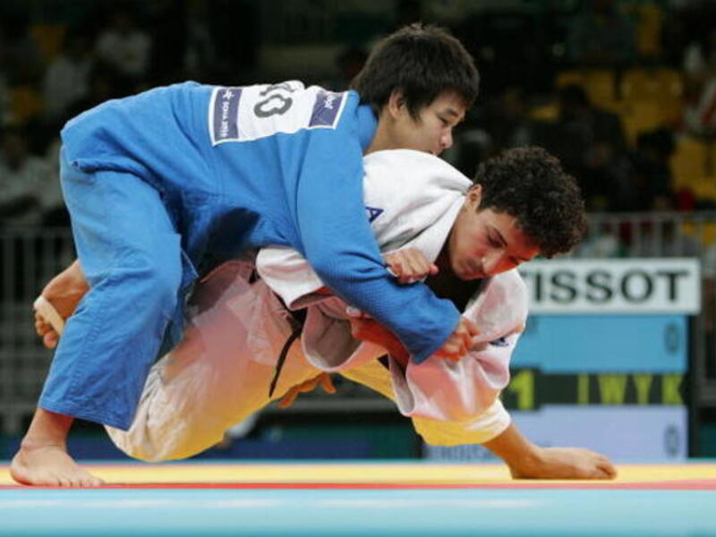 لاعب الجودو اليمني علي خوسروف: سيحصل صاحب الـ 23 عاماً على فرصة تمثيل بلاده على الساحة الأولمبية رغم الظروف الصعبة التي مر بها في طريقه إليها وأبرزها حقيقة إصابته برصاصة في المعدة تلقاها حينما كان يشارك في مسيرة احتجاج على رئيس بلاده السابق.