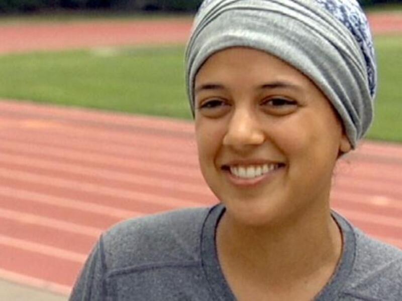 العداءة السعودية سارة العطار: تمثل صاحبة الـ 19 عاماً بلادها التي سمحت مؤخراً للرياضيات بالمشاركة في الأولمبياد في مسابقة 800 متر وكلها ثقة بأنها على قدر المسؤولية.