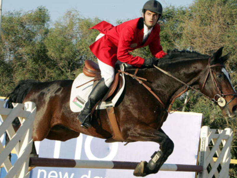 الفارس الأردني إبراهيم بشارات: ينحدر بشارات من عائلة عريقة لطالما اهتمت بالفروسية وبرعت بها، كما أن المنافسات الأولمبية ليست بجديدة عليه، إذ سبق له خوض غمار بطولات أثينا 2004 وبكين 2008. يتمنى تحقيق الصعب على صهوة حصانه "فريدة".