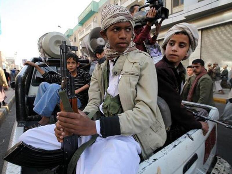 Al-Houthi  terrorist militias  are seducing  children by money to fight  with them in the war (Twitter)