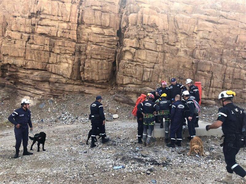 Jordanian rescue teams, 2000 personnel, were involved in the search and rescue operation (Twitter)