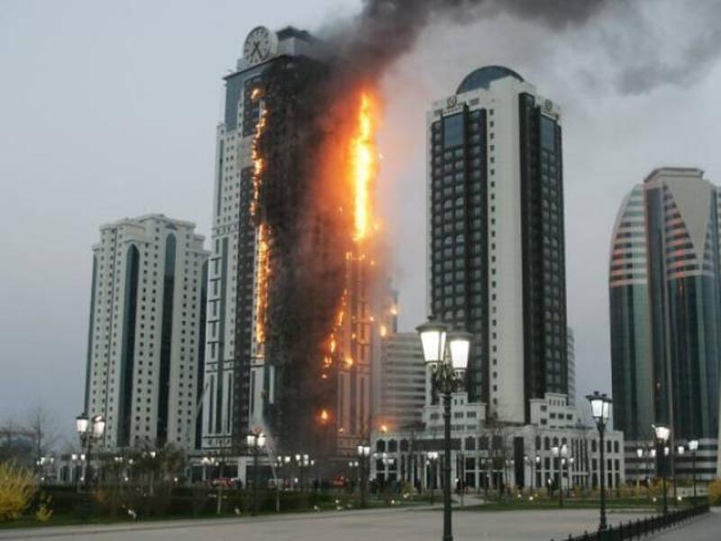 Fire engulfs more than 30 floors of the 75-floor luxury Sulafa Tower in Dubai in January 2016. (File photo)