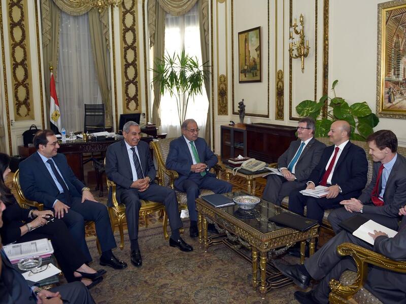 UK trade envoy to Egypt Sir Jeffrey Donaldson MP and the CEO of UK Export Finance Mr Louis Taylor in Egypt in 2016. (Gov.uk)