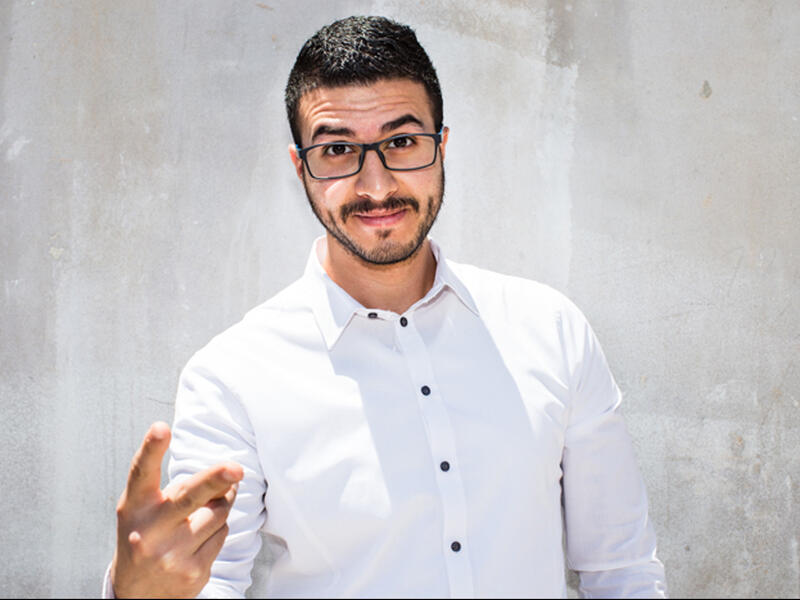 V sign for smoking Arab hand gestures