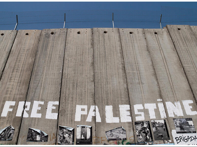 Clinton and Sanders debate over Israel