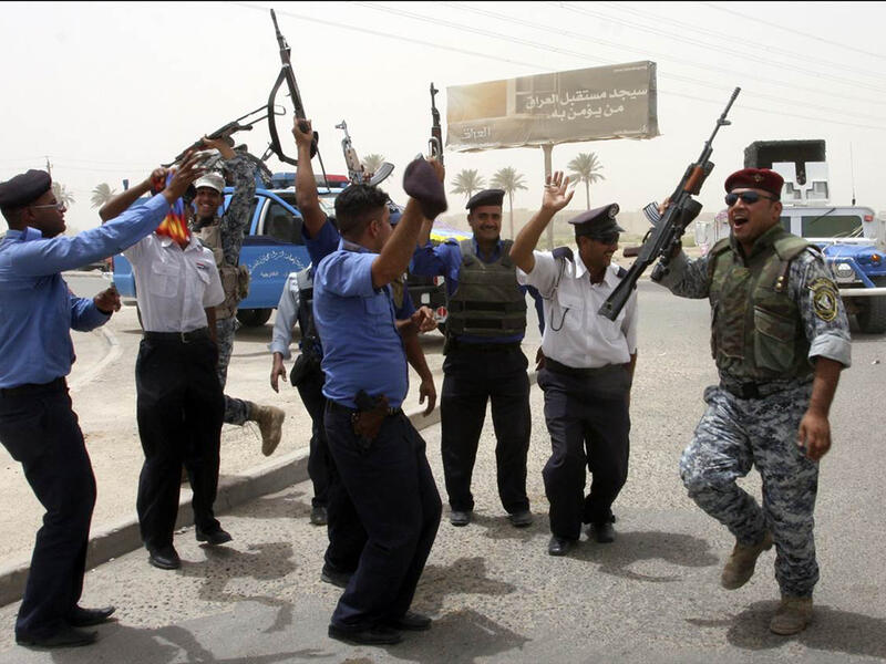 iraqis celebrate after us withdrawal 
