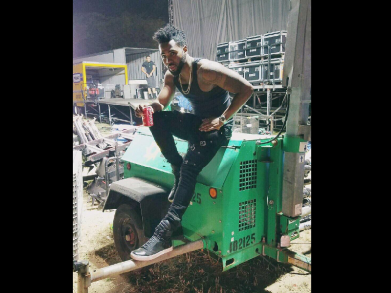 Jason Derulo tweeted a picture of himself relaxing backstage before a recent concert. (Twitter)