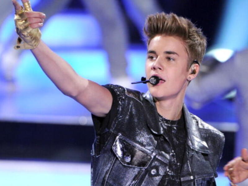 'Ultimate Belieber' competition at Dubai Virgin Megastore