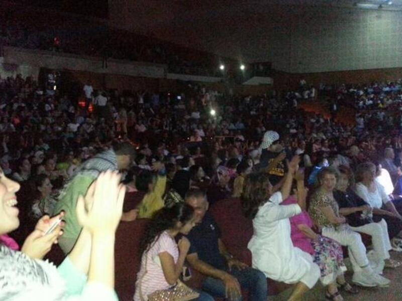 تتميز حفلات الفنان محمد عساف بالاردن بتفاعل كبير من الجمهور الذي يضم مجموعة كبيرة من المواطنين من أصول فلسطينية