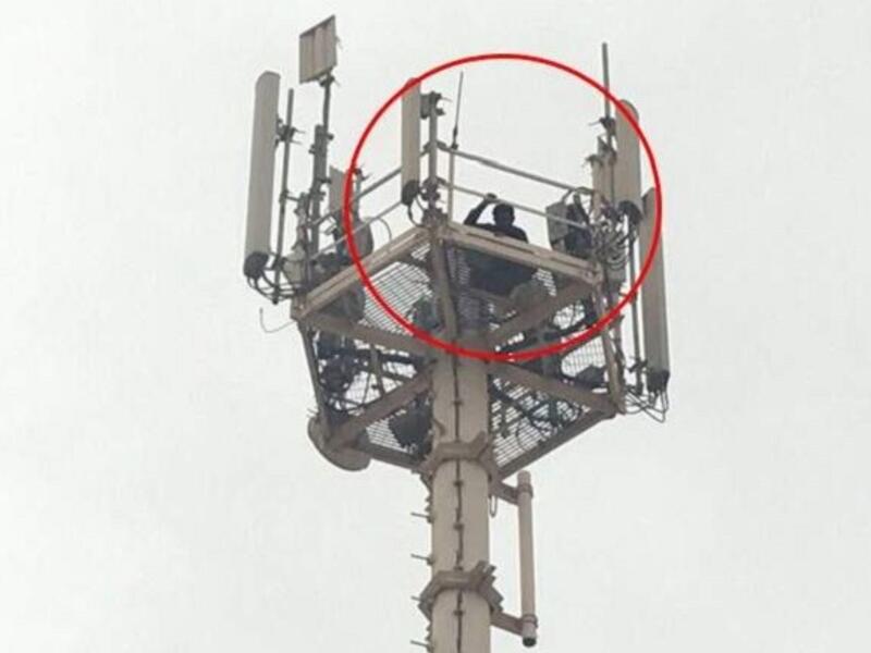An Abu Dhabi resident managed to climb a telecommunications tower and attempted to jump off it. (KhT)