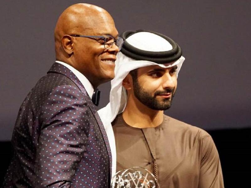 تسلم الممثل الأمريكي صامويل جاكسون جائزة "تكريم إنجازات الفنانين" في حفل افتتاح المهرجان تقديرًا لمساهمات ومسيرة الفنان الكبيرة في مجال السينما.
