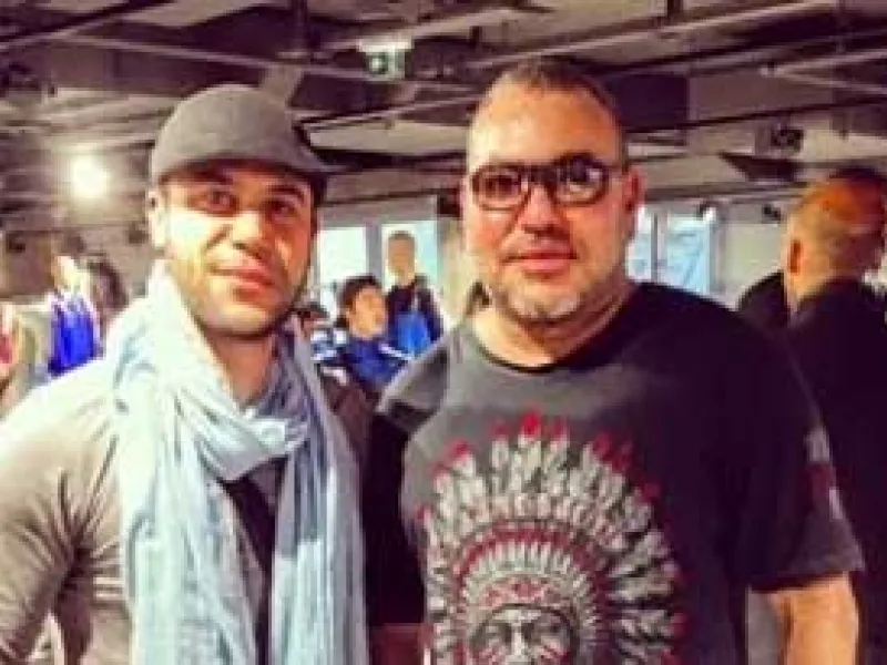 التقى محمد إمام بالصدفة ملك المغرب محمد السادس أثناء تسوقه ونشر صورته مع الملك على فيسبوك معلقاً: “لما تكون واقف بتشتري تي شرت وفجأة تلاقي قدامك ملك المغرب بجد شخص محترم وبسيط وجميل .....” وأضاف: “لا أحد يسألني لماذا أنا أرتدي الملابس الشتوية وهو مصيف”؟