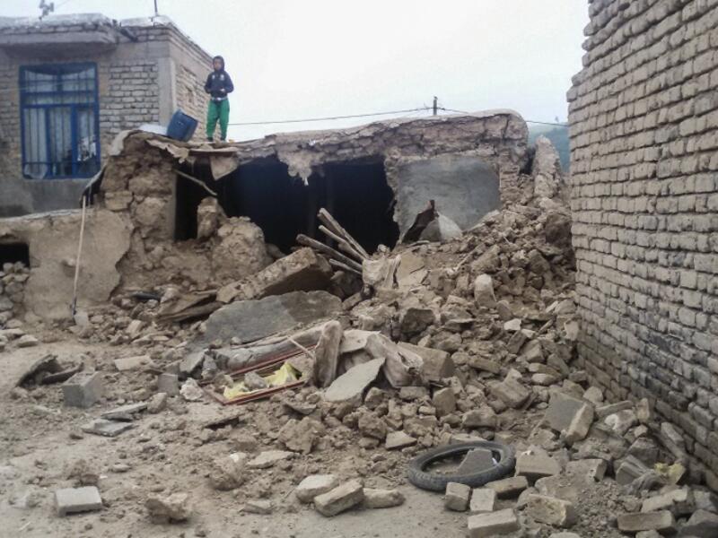 The earthquake caused extensive damage to houses and other buildings. (Twitter)