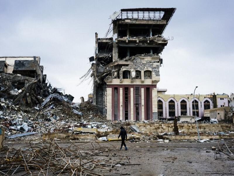 An Iraqi man walks outside Mosul's University on January 22, 2017, a week after Iraqi counter-terrorism service (CTS) retook it from Daesh. (AFP/Dimitar Dilkoff)