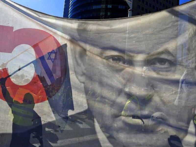Responding to a call on the social media, hundreds of demonstrators wearing yellow vests imitating the ongoing riots in France, protested, Friday14 December, 2018, in Tel Aviv and Jerusalem against the announced increase of prices of goods and necessities and higher taxes. 
JACK GUEZ / AFP