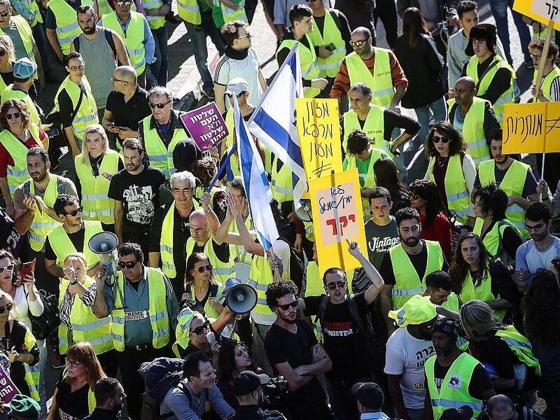Yellow Vest protests have started in Israel against a series of prices increase. (Twitter)