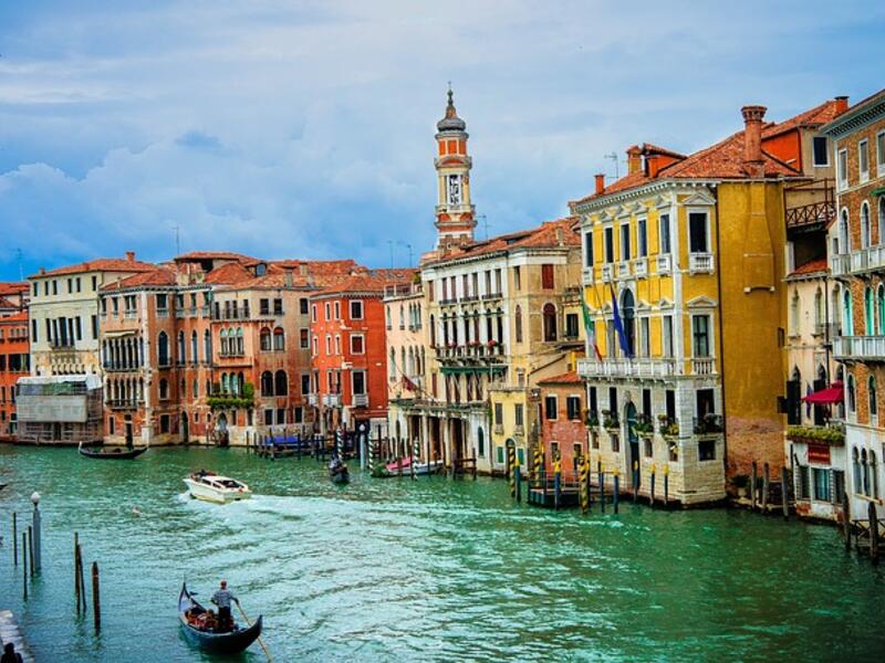 "A year ago I said after four steps, now after three. I will say it in Venetian: 'Ghe Sparemo' [We will shoot him]." (Pixabay)