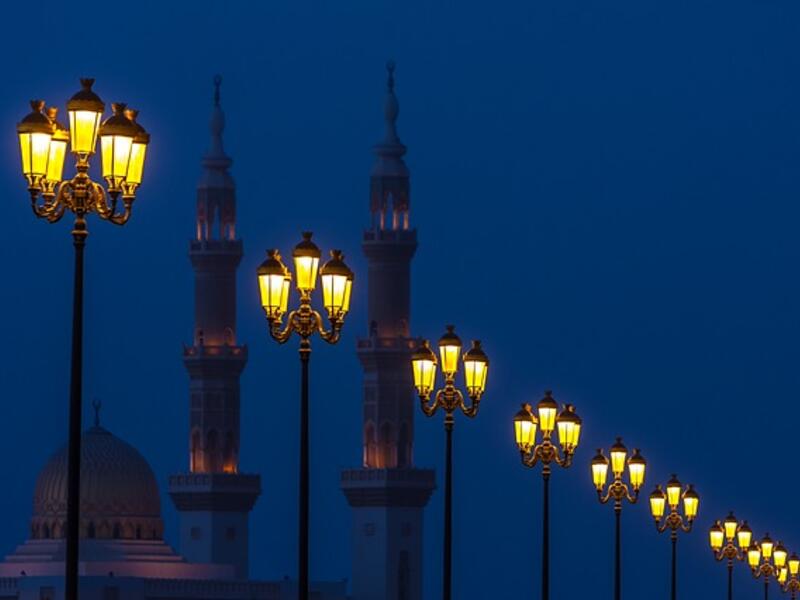 A mosque at night. (Pixabay)