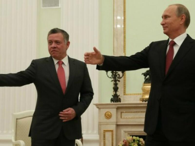 Russian President Vladimir Putin (R) welcomes King Abdullah II of Jordan (L) during their meeting at the Kremlin in Moscow, on October 2, 2014. (Sergei Ilnitsky/AFP)