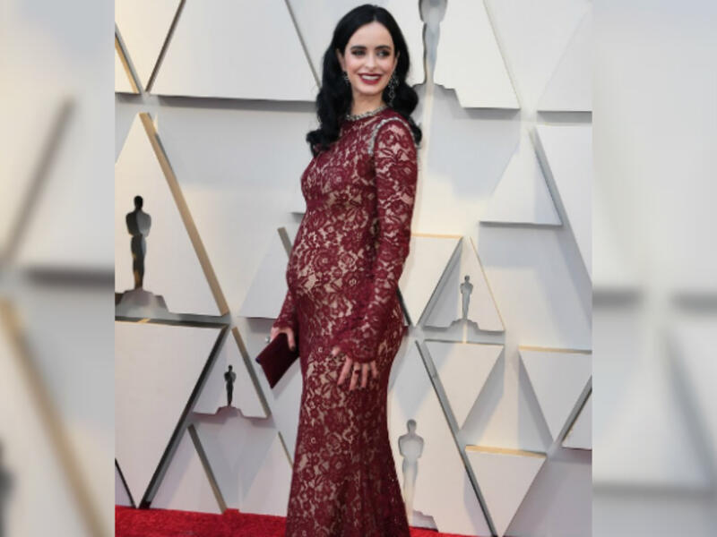 Krysten Ritter chose a burgundy gown by Reem Acra