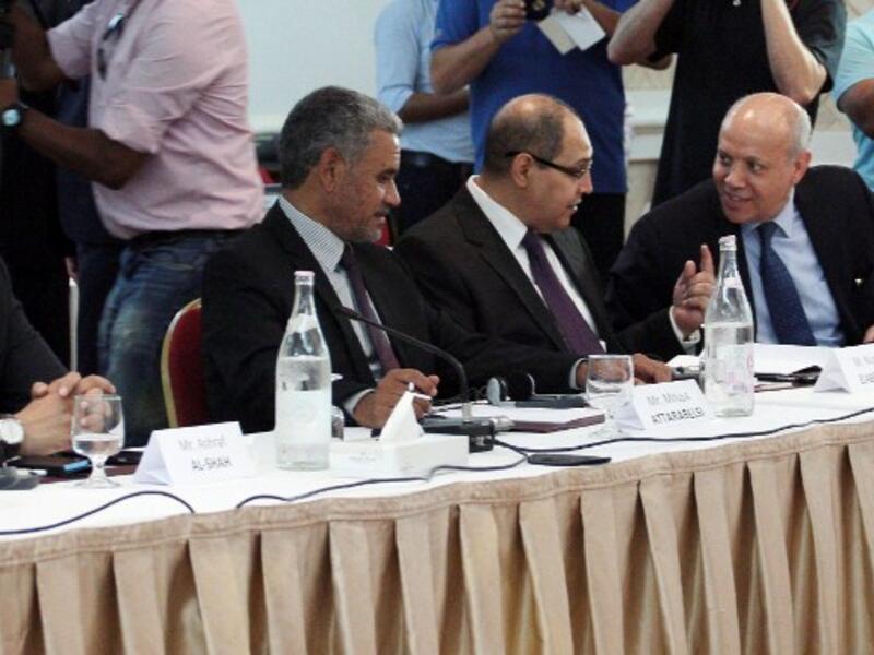 Libyan political leaders attend a UN-sponsored meeting of the Libya Dialogue committee on September 5, 2016 in the Tunisian capital, Tunis. (AFP/Stringer)