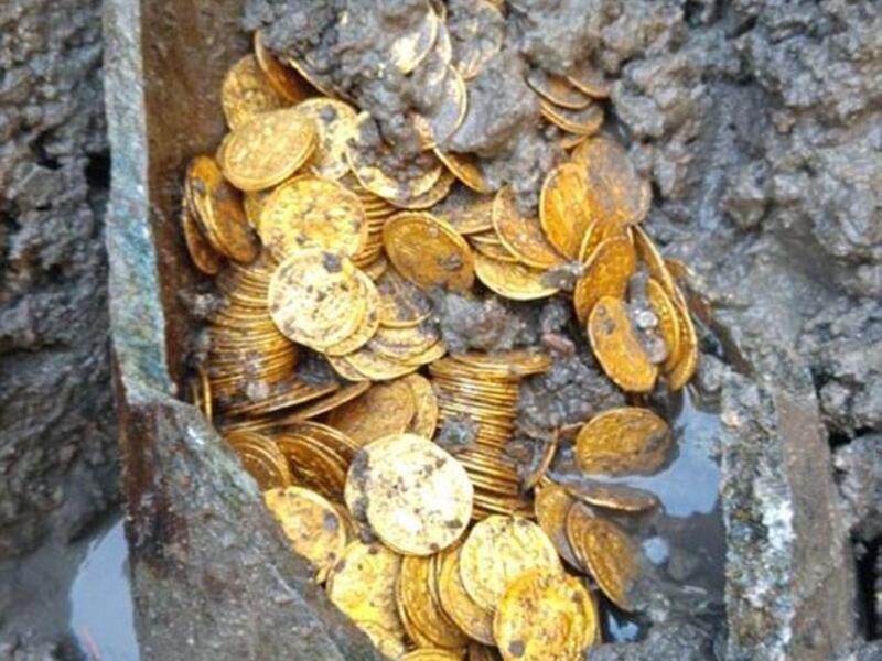 Fifth-century gold coins (Twitter)