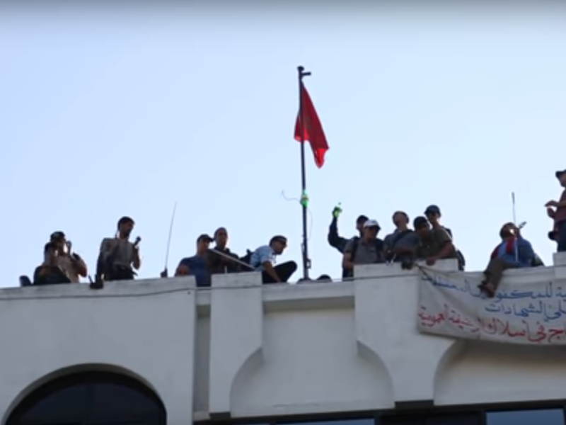 Group of blind Moroccan men protesting on the rooftop of the Ministry of Family and Solidarity demanding better living conditions and justice. (Socialmedia)