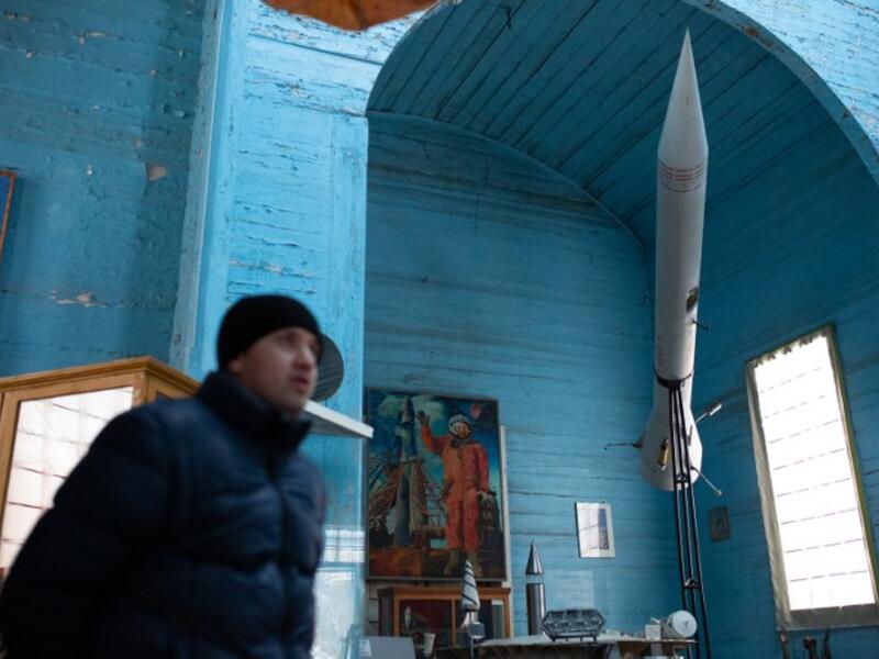 A man visits the space museum located in Saint Paraskeva church in Pereyaslav-Khemlnytsky, a small town some 80 kilometers southeast of Kiev on January 11, 2019.
ALEKSEY FILIPPOV / AFP