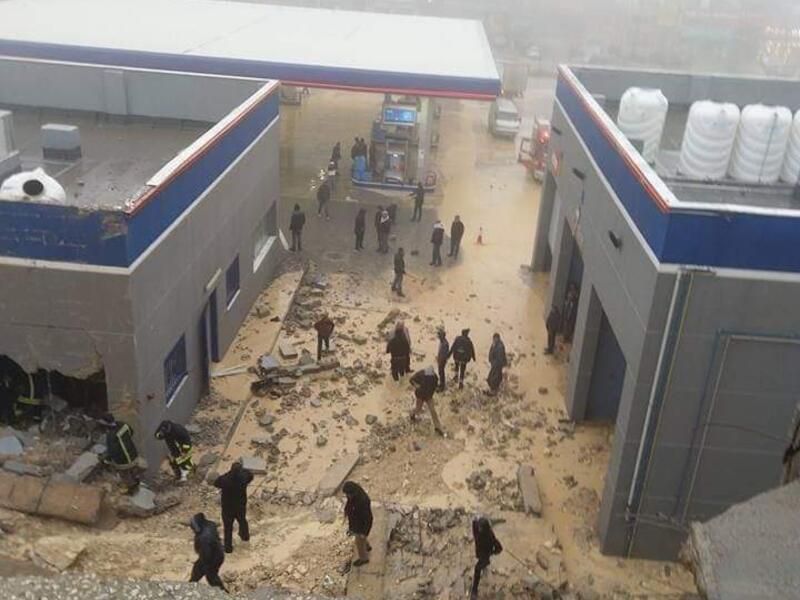 The collapse of a large building wall above the workers ' rooms and they are now under the rubble at the Manaseer station in Jerusalem Street in Jordan. (Twitter)