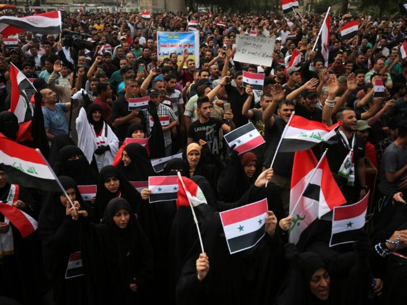 Men and women protestors in Baghdad’s Tahir Region on April 15, 2017 combine a show of unity against western military strikes on Syria for the alleged chemical attacks on Douma, AHMAD AL-RUBAYE / AFP