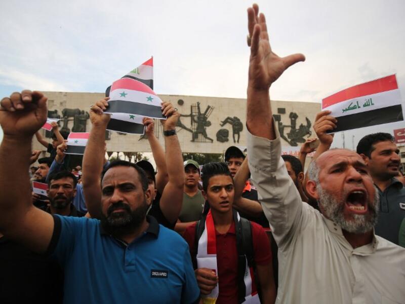 Angry men take to Baghdad’s Tahir Region on April 15, 2017 chanting against the western military strikes on Syria AHMAD AL-RUBAYE / AFP


