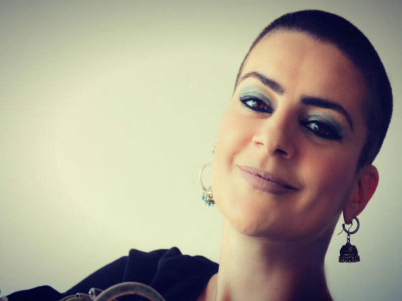 الراحلة ريم البنا: فقدت صوتها بسبب المرض، ونشرت على حسابها الشخصي بموقع الفيس بوك "صوتي الذي كنتم تعرفونه توقف عن الغناء، الآن أحبتي، وربما سكيون هذا إلى الأبد".