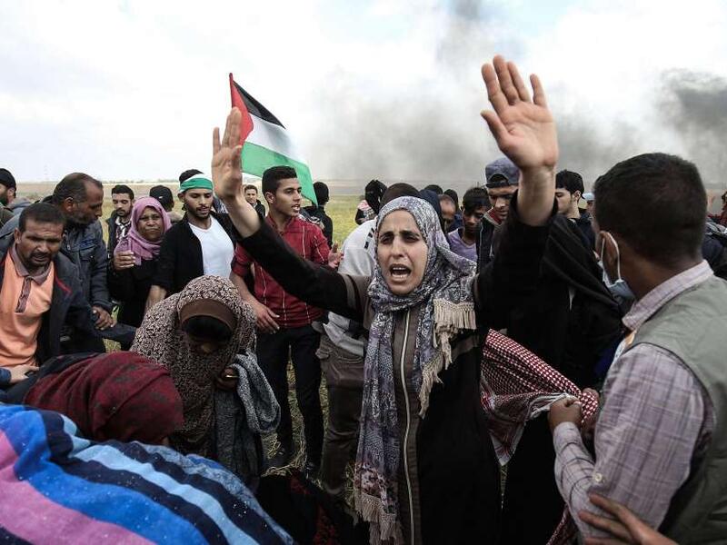 Palestinian demonstrators near the border with Israel (AFP)