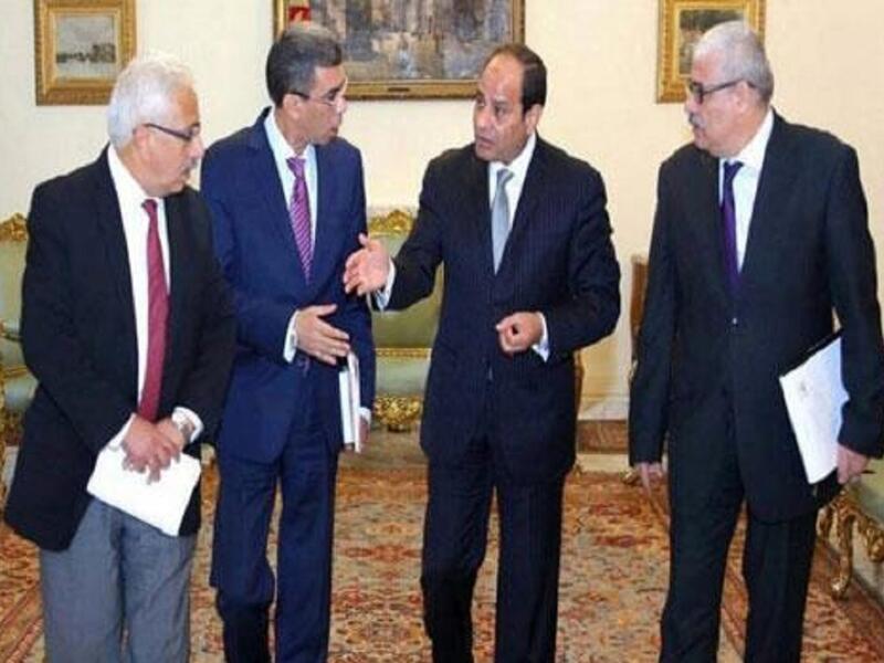 "أنا مش هحلف بس أقسم بالله" جملة قالها "السيسي" خلال لقائه مع الإعلامي "ياسر رزق" أثناء إجراء حوار معه وتم تسريبه، وتداولها النشطاء على صفحاتهم بلهجات تحمل طابع السخرية.