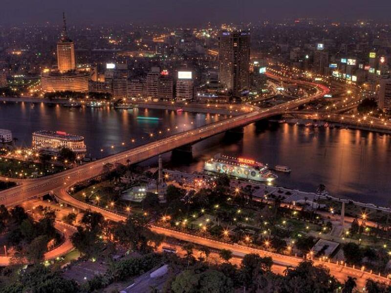 "مصر" أم الدنيا..وهتبقي أد الدنيا" قالها "السيسي" في أحد خطاباته متوقعًا أن بمجيئه لهذا المنصب ستصبح مصر آد الدنيا. ومازالت الخطابات مستمرة ومازالت السقطات متكررة ومازالت مصر أم الدنيا لم تصل إلى آد الدنيا.