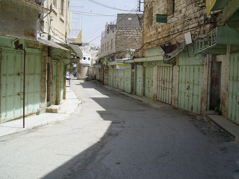 Fierce clashes between Jewish settlers and Palestinians have left many areas of Hebron's Old City completely deserted. Between violent killings of settlers by Palestinians, and IDF shootouts with Palestinian teens, areas like the old souk are eerily void of activity. 