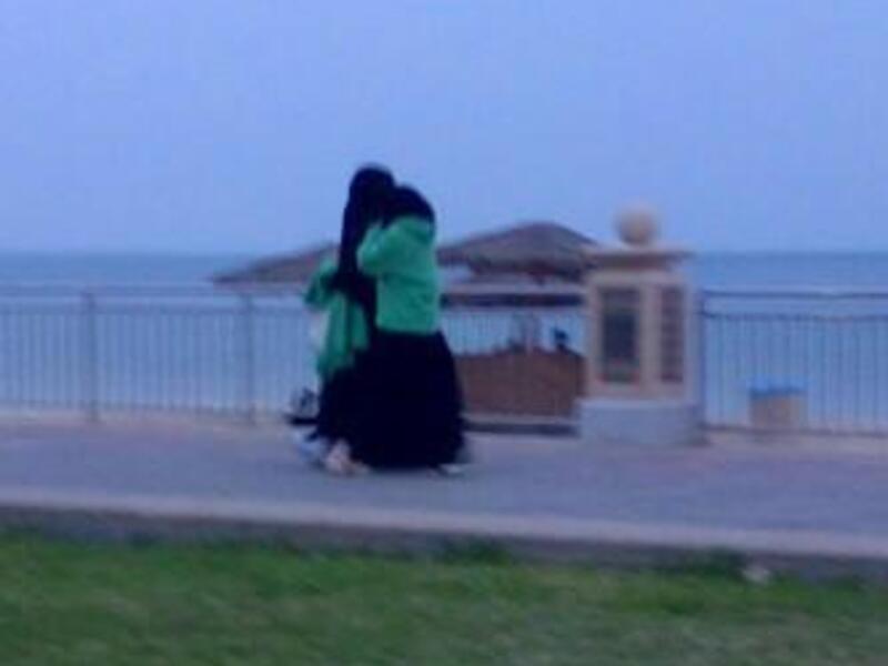 As the world praises Saudi advances on women’s rights, some in the ultra-conservative kingdom are still arguing over whether they should be allowed to wear coats (Twitter/@3msha_88)