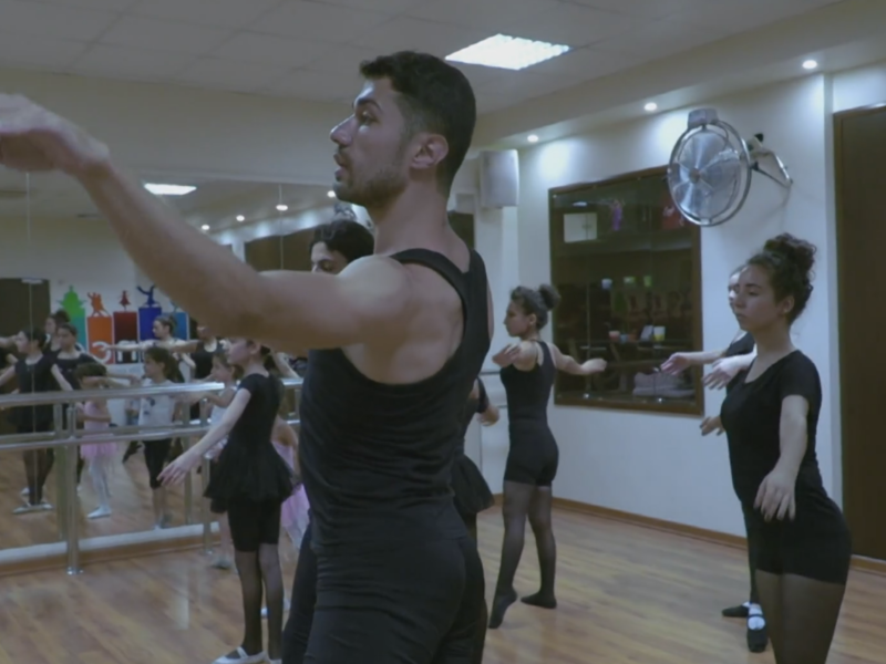 Ahmed teaches orphans ballet in Damascus. (Facebook)