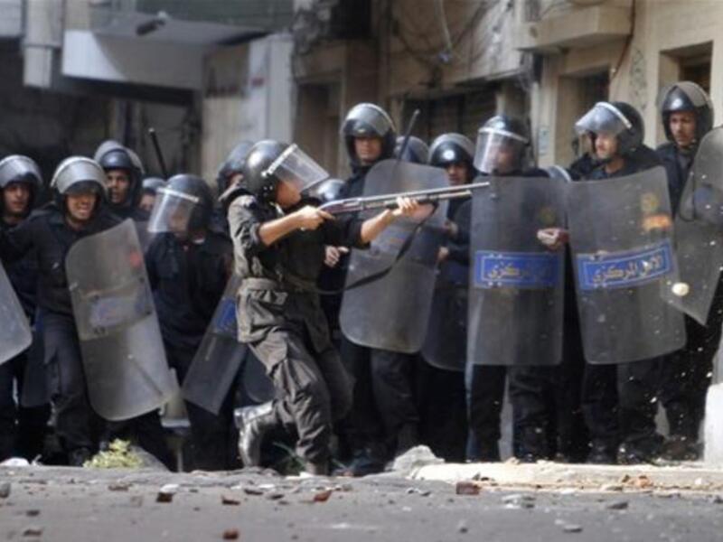 Egyptian riot police clash with stone-throwing Christian youths  outside the Al-Qiddissine church.