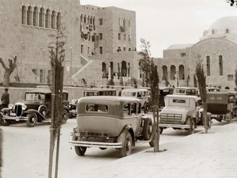 The Egypt of Farouk's reign sponsored the rise of big landowners and elite decadence, thus spawning injustice and
corruption, feeding ills in society.  Still, this Egypt was clean, spacey, stylish. In Farouk's time there was generally
freedom of press and elections, and no political prisoners. 
  